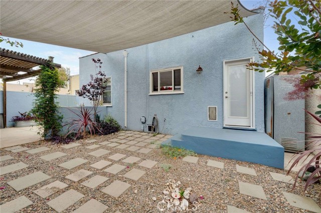 5855 Lemon Avenue, Long Beach CA: https://media.crmls.org/medias/e6b912ba-077e-4c6a-819b-09987e4b0741.jpg