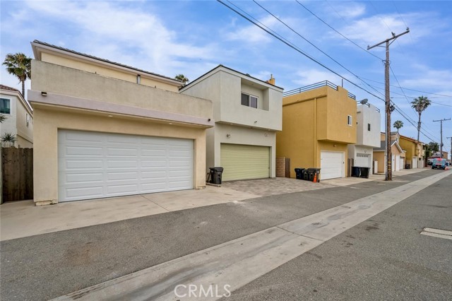 219 6th Street, Huntington Beach, California 92648, 3 Bedrooms Bedrooms, ,3 BathroomsBathrooms,Single Family Residence,For Sale,6th,NP24140778