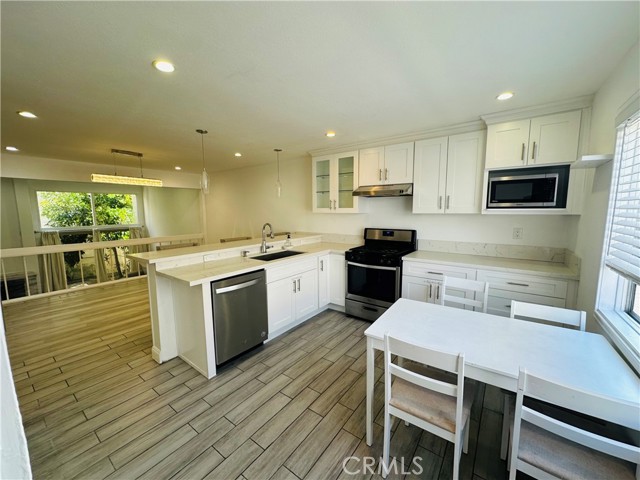 Detail Gallery Image 11 of 28 For 6238 1/2 Shoup Ave, Woodland Hills,  CA 91367 - 2 Beds | 2/1 Baths