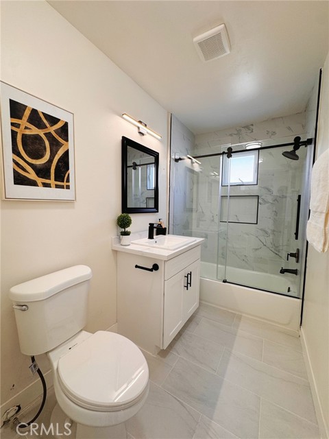 Detail Gallery Image 7 of 11 For 8633 Cimarron St, Los Angeles,  CA 90047 - 4 Beds | 3 Baths