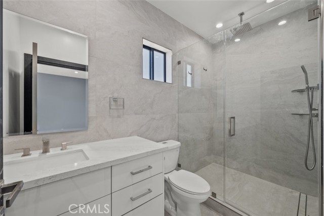 Detail Gallery Image 29 of 39 For 12937 W Kilikia Dr, North Hollywood,  CA 91605 - 4 Beds | 4 Baths