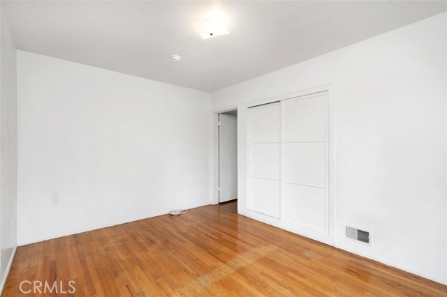 9933 Norwich Avenue, Mission Hills (San Fernando) CA: https://media.crmls.org/medias/e6bb0066-e162-4174-b48a-41f1a4aae37e.jpg