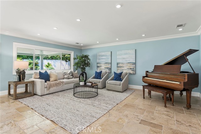 9631 James Circle, Villa Park CA: https://media.crmls.org/medias/e6bba194-b37f-416c-a04e-c29cbb4b2326.jpg
