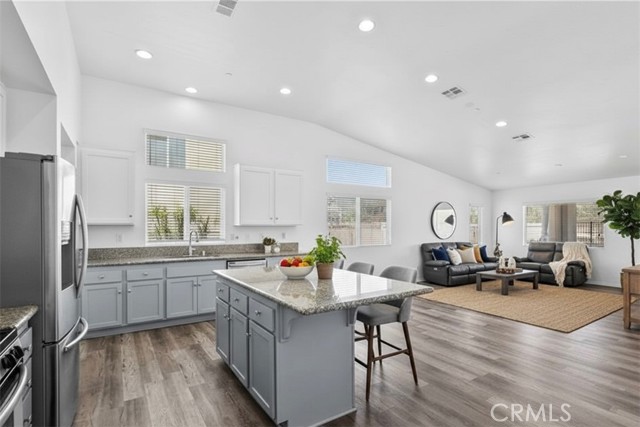 Detail Gallery Image 2 of 28 For 35142 Sorrel Ln, Lake Elsinore,  CA 92532 - 4 Beds | 2 Baths