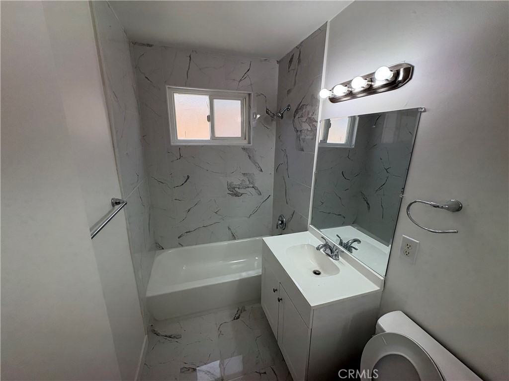 https://media.crmls.org/medias/e6bbb1cd-b7be-40d2-8f3d-7ad491cabcf1.jpg?preset=X-Large