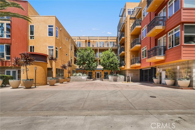 4050 Glencoe Avenue, Marina del Rey CA: https://media.crmls.org/medias/e6bc57b7-11e2-4203-9f5e-8237752c80a0.jpg