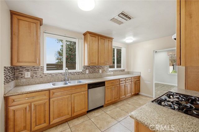 Detail Gallery Image 10 of 28 For 7108 Mammoth, Van Nuys,  CA 91405 - 3 Beds | 2 Baths