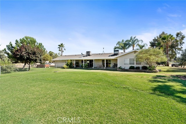 3298 N Zediker Avenue, Sanger CA: https://media.crmls.org/medias/e6bc93b1-0605-4769-baf9-8c37e610fd89.jpg