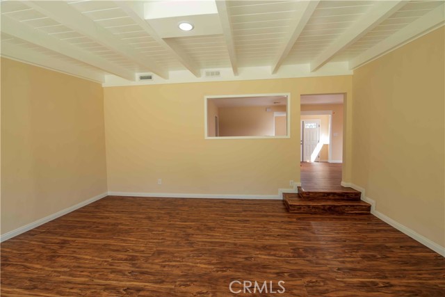 6911 Enfield Avenue, Reseda CA: https://media.crmls.org/medias/e6be0712-ae03-42d3-990f-b9e5199ad63e.jpg
