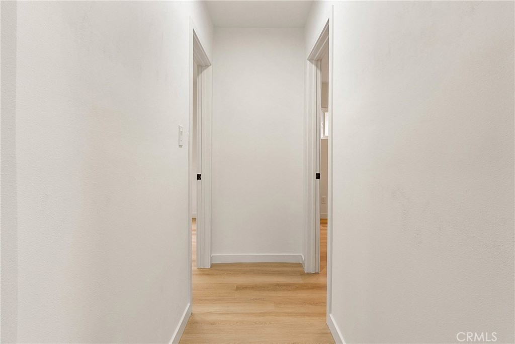 https://media.crmls.org/medias/e6be82e6-4bf8-4ee0-9edd-128f0e480562.jpg?preset=X-Large
