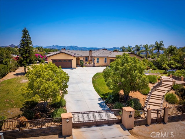 16767 Eagle Peak Road, Riverside CA: https://media.crmls.org/medias/e6be9d24-e9c7-4ed8-9680-3eab590eea2d.jpg