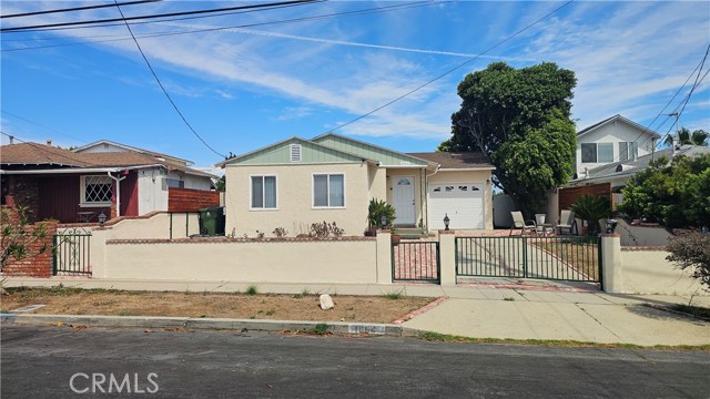 1064 W 31st Street, San Pedro CA: https://media.crmls.org/medias/e6bea5f5-1999-42ce-b355-61a97e5f471b.jpg
