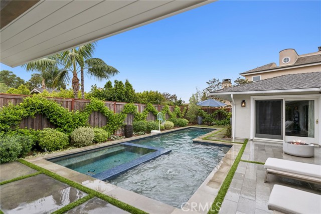 Detail Gallery Image 2 of 32 For 1915 Windward Ln, Newport Beach,  CA 92660 - 5 Beds | 3/1 Baths