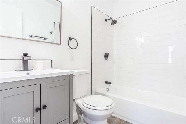 2008 Sequoia Drive, Barstow CA: https://media.crmls.org/medias/e6bf1d12-ea77-416f-a854-b30ee7e77aa1.jpg