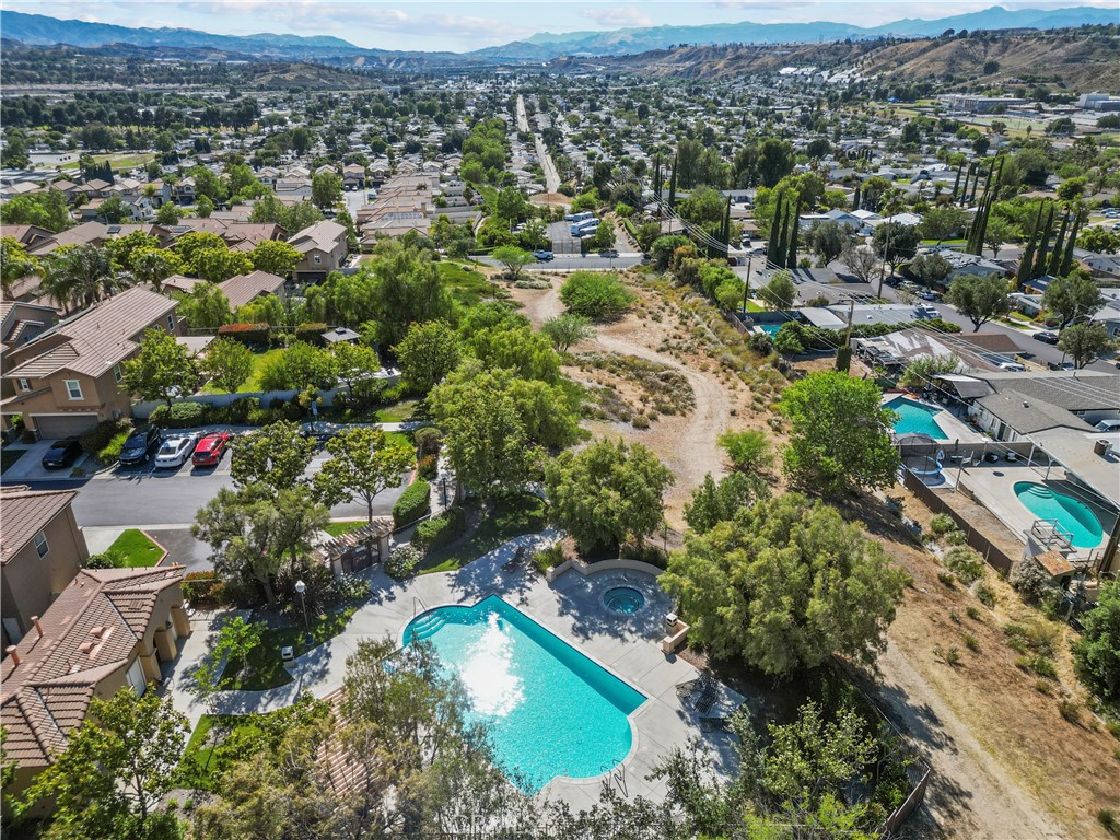 https://media.crmls.org/medias/e6bf4ad0-72a2-45fa-b190-bfd431f946c0.jpg?preset=X-Large
