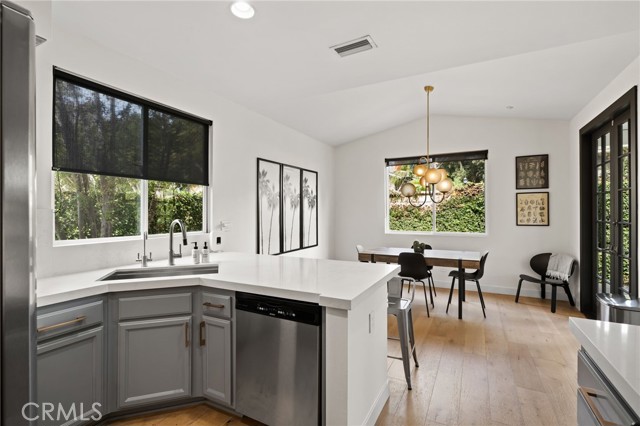 134 Monte Vista Avenue, Costa Mesa CA: https://media.crmls.org/medias/e6bf7b07-d6d2-4f5a-8314-780e4c3ac320.jpg
