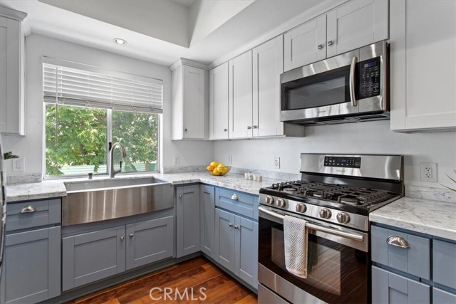 Detail Gallery Image 24 of 28 For 5324 Kester Ave #12,  Sherman Oaks,  CA 91411 - 2 Beds | 2/1 Baths