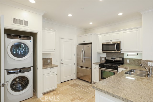 138 Coralwood, Irvine CA: https://media.crmls.org/medias/e6bff917-9659-4f69-b671-587b02cb802d.jpg