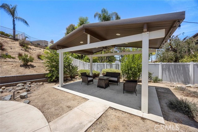 27509 Colt Drive, Corona CA: https://media.crmls.org/medias/e6c028a4-b428-4a5e-a384-5982aa0bb367.jpg