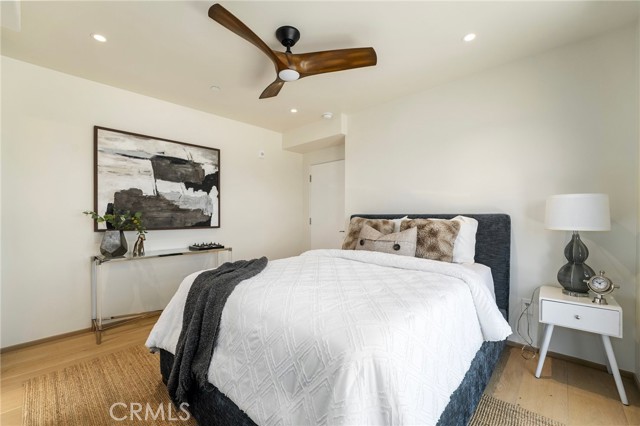 Detail Gallery Image 35 of 53 For 930 15th St #3,  Santa Monica,  CA 90403 - 3 Beds | 3/1 Baths