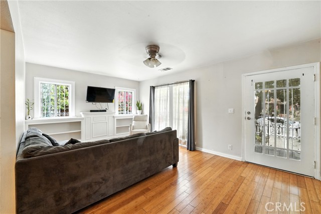1010 69th Street, Los Angeles CA: https://media.crmls.org/medias/e6c0d36e-f621-42ca-a307-f8ed7c508761.jpg