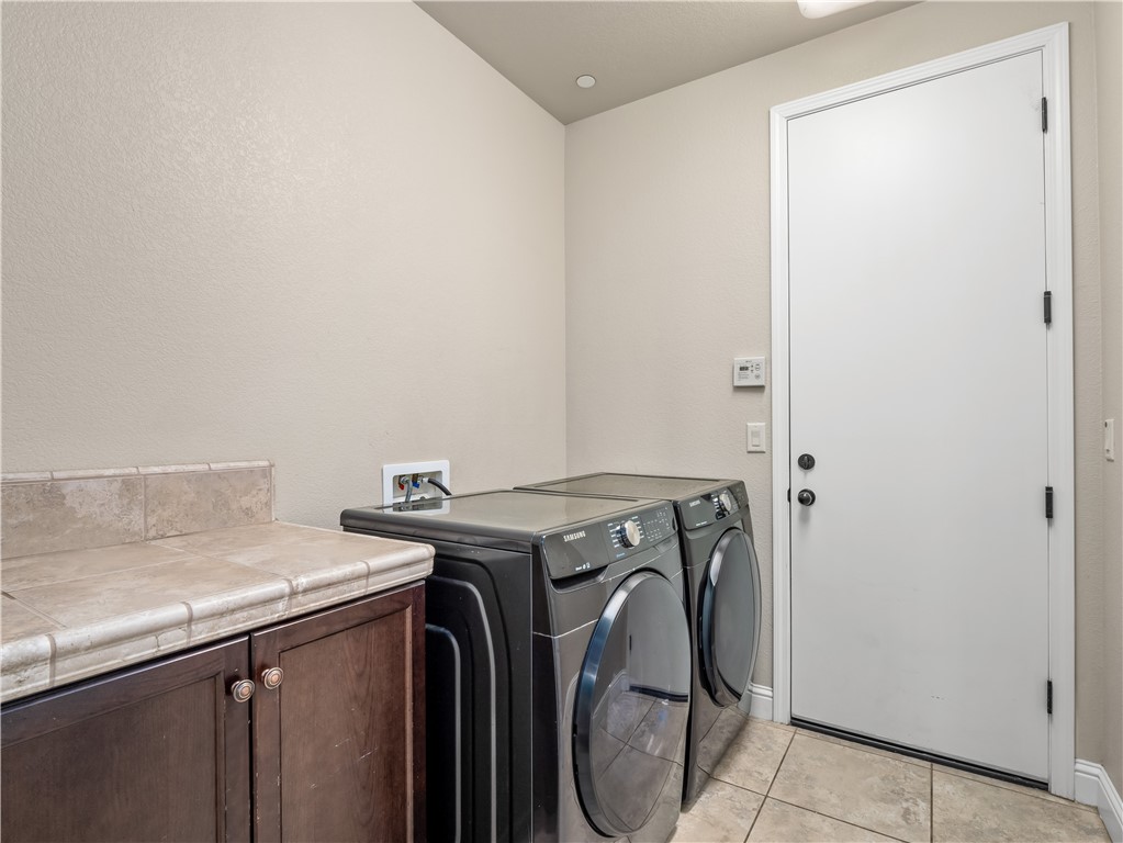 Detail Gallery Image 35 of 43 For 11303 N via Napoli Dr, Fresno,  CA 93730 - 4 Beds | 3/1 Baths
