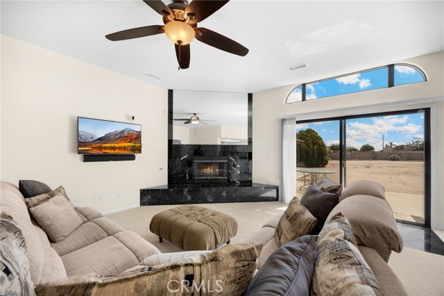 11915 Redwood Avenue, Hesperia CA: https://media.crmls.org/medias/e6c1fcb5-5810-4775-a895-82e2616d2438.jpg