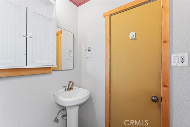 29135 Hook Creek Road, Cedar Glen CA: https://media.crmls.org/medias/e6c22d03-99c9-46c1-9b24-3bbdfd6da22c.jpg