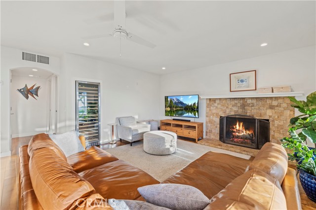 Detail Gallery Image 4 of 61 For 19519 Quail Creek Pl, Porter Ranch,  CA 91326 - 4 Beds | 3 Baths