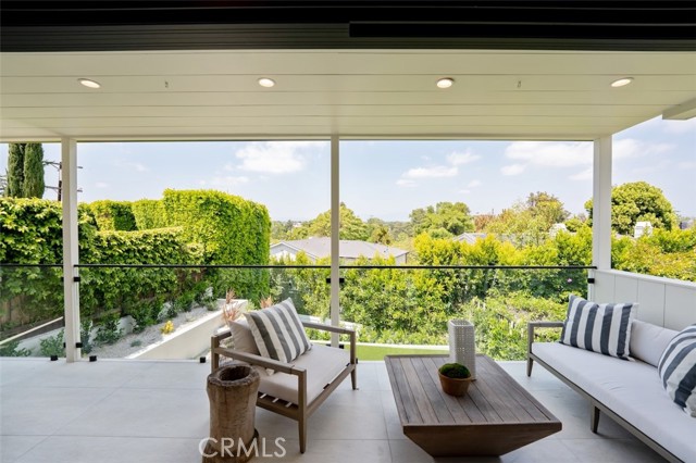13817 Valley Vista Blvd, Sherman Oaks CA: https://media.crmls.org/medias/e6c337ca-0c98-4174-a55f-c85e42b7cf9c.jpg