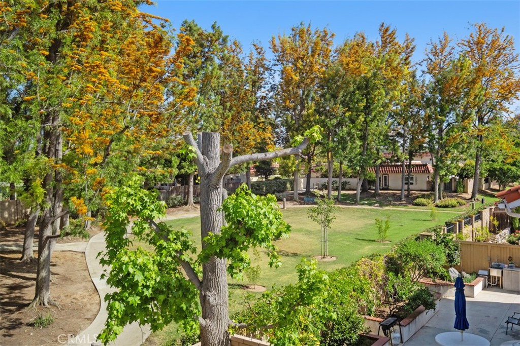 https://media.crmls.org/medias/e6c3c951-37e2-4c7a-807b-363d0181662a.jpg?preset=X-Large