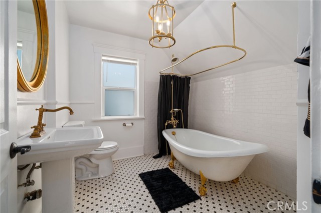 Detail Gallery Image 22 of 32 For 1148 Chestnut Ave, Long Beach,  CA 90813 - 4 Beds | 2 Baths