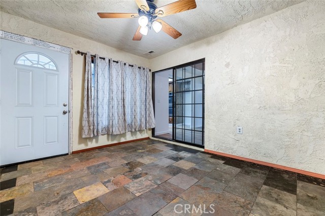 Detail Gallery Image 11 of 20 For 1629 Willow, Clovis,  CA 93612 - 2 Beds | 1/1 Baths