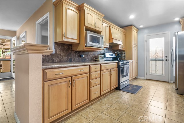 Detail Gallery Image 10 of 23 For 10305 Eudora Avenue, Buena Park,  CA 90620 - 4 Beds | 2 Baths