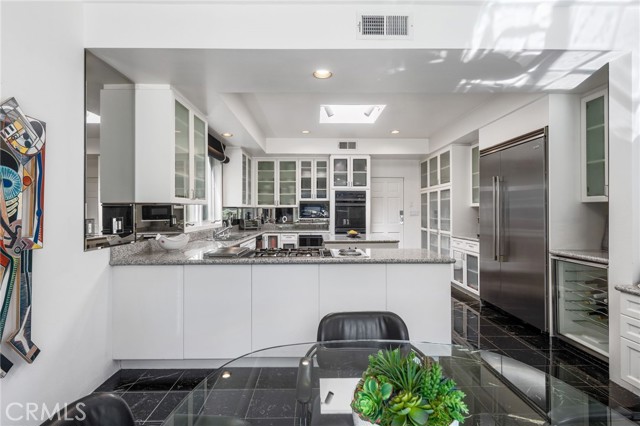 4219 Tarzana Estates Drive, Tarzana CA: https://media.crmls.org/medias/e6c5e52a-6c31-4841-9221-b5620318f563.jpg