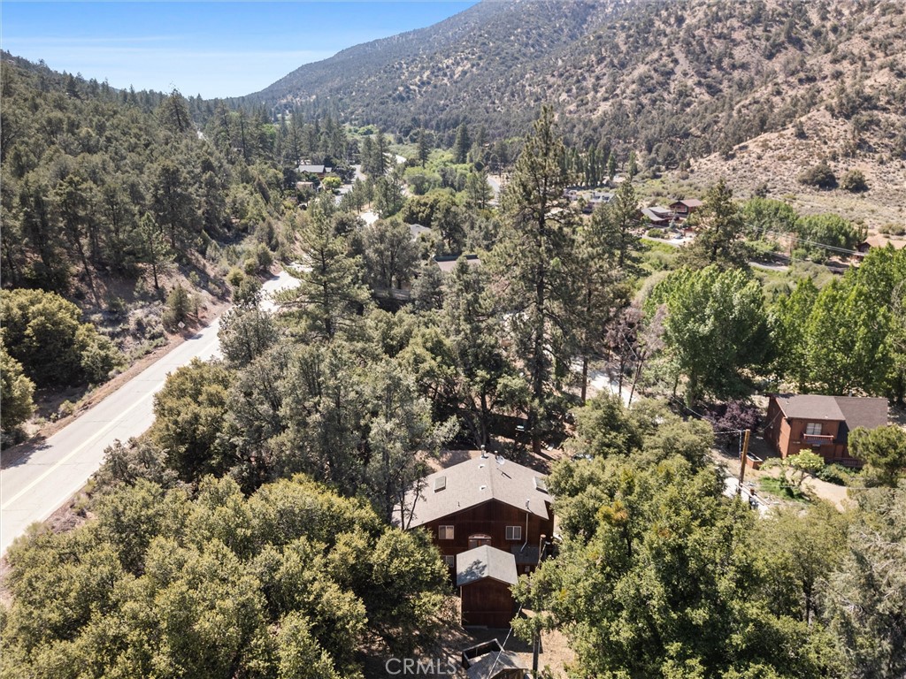 https://media.crmls.org/medias/e6c6069a-1faa-4873-b383-65fe5b7f1ff9.jpg?preset=X-Large