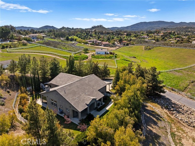 38565 Celine Cove, Murrieta CA: https://media.crmls.org/medias/e6c616ee-35c3-4781-8626-ac1c0b968aef.jpg