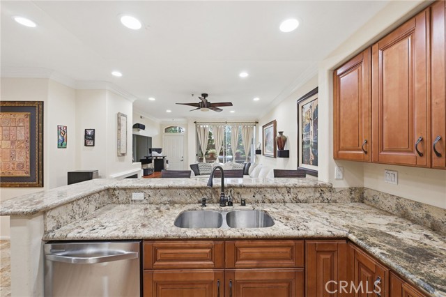 Detail Gallery Image 14 of 54 For 902 Solvay Aisle, Irvine,  CA 92606 - 2 Beds | 2 Baths