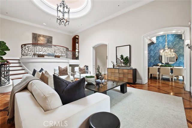 20 Cherry Hills Lane, Newport Beach CA: https://media.crmls.org/medias/e6c6f544-e5ca-470b-b242-bdd5f3f7f9b6.jpg