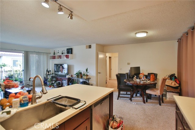 Detail Gallery Image 7 of 18 For 2521 W Sunflower Ave #S8,  Santa Ana,  CA 92704 - 3 Beds | 2 Baths