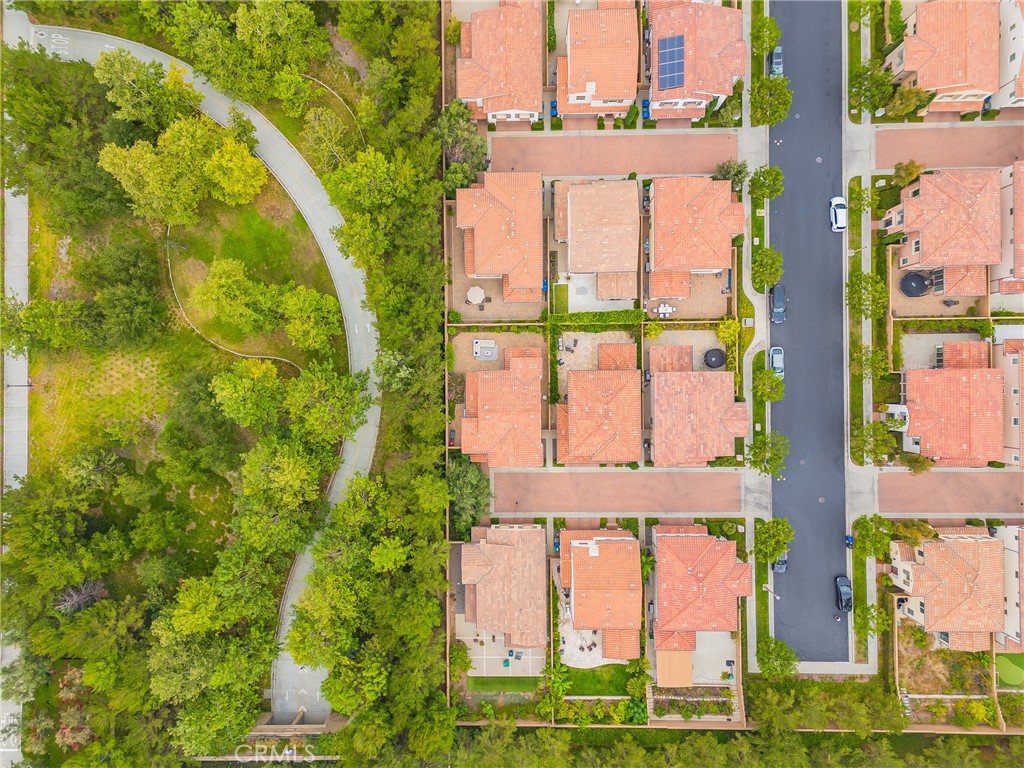 https://media.crmls.org/medias/e6c738b7-e968-48ad-b90f-54c4e74d27a8.jpg?preset=X-Large