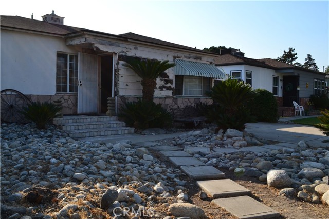 2121 N Pass Avenue, Burbank CA: https://media.crmls.org/medias/e6c76b92-e829-412d-b68d-2bae984cf534.jpg