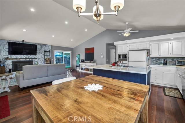18682 North Shore Drive, Hidden Valley Lake CA: https://media.crmls.org/medias/e6c79c6a-ce05-4084-aadd-b33a76f63651.jpg