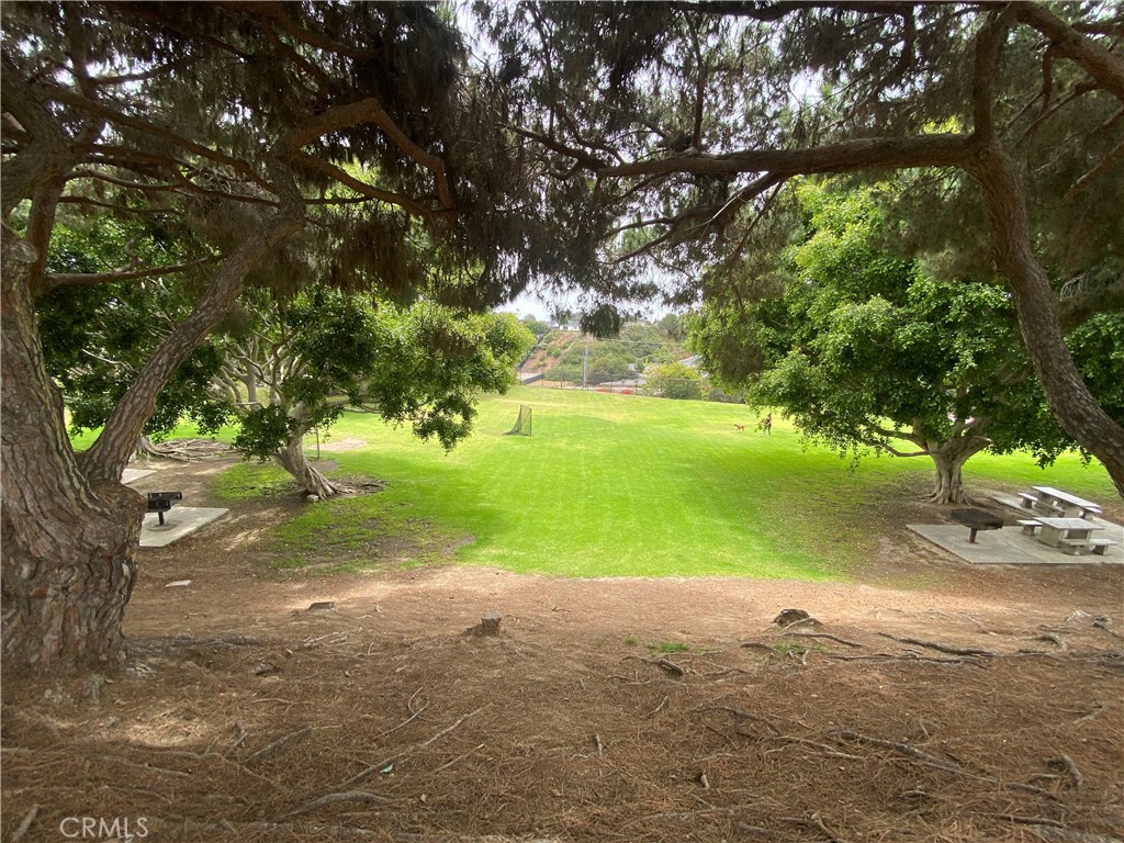 https://media.crmls.org/medias/e6c7b7a6-60e9-4f8f-8b6a-25813275bc5a.jpg?preset=X-Large