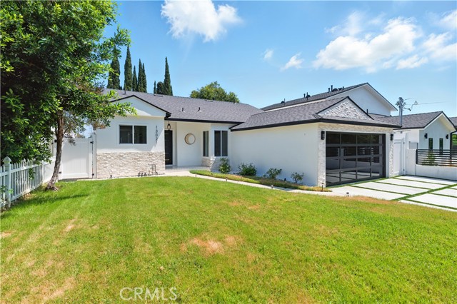 Detail Gallery Image 1 of 16 For 13021 Killion St, Sherman Oaks,  CA 91401 - 3 Beds | 2/1 Baths