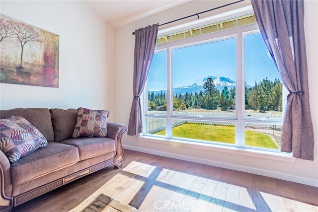 Detail Gallery Image 4 of 36 For 5059 Indian Island, Weed,  CA 96094 - 4 Beds | 2/1 Baths