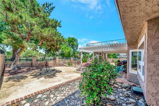 433 Fairway Drive, Palmdale CA: https://media.crmls.org/medias/e6c87b59-8633-4ebb-a3fc-818cfa51b042.jpg
