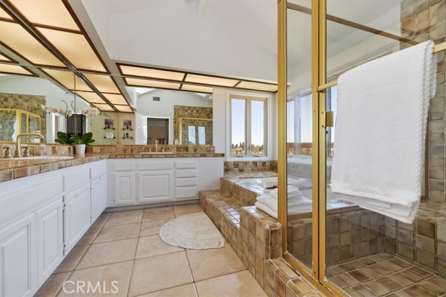 28212 San Marcos, Mission Viejo CA: https://media.crmls.org/medias/e6c8fc02-82b1-4177-8e1c-19670d30b998.jpg
