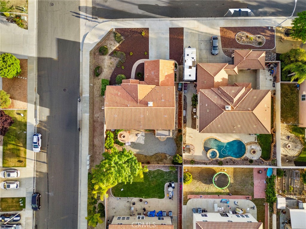 https://media.crmls.org/medias/e6cae95c-fa82-4a15-98fc-b509cda2b303.jpg?preset=X-Large