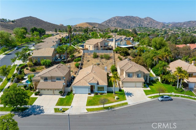 1931 Madera Circle, Corona CA: https://media.crmls.org/medias/e6cb0594-c4d8-4cc2-8c94-16beea1b8260.jpg